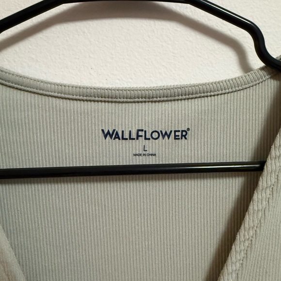 Wallflower Women's Light Green V-Neck Blouse - Picture 2 of 5